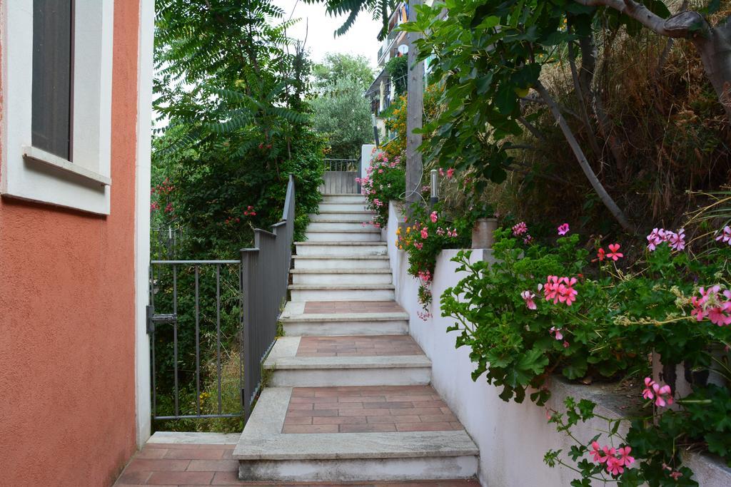 B&B La Casa Rossa Paola Exterior foto